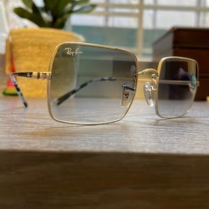 Ray-Ban sunglasses rectangle 1969 nwot